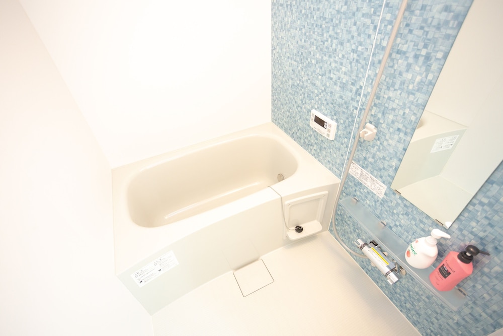 1軒家 深めの浴槽1 | Enraku