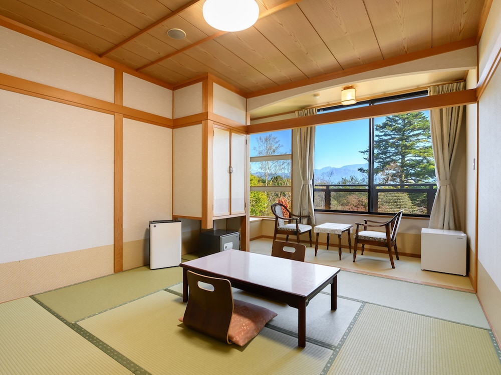 [湖畔側] 和室8畳＋広縁 客室5 | Suzuranso