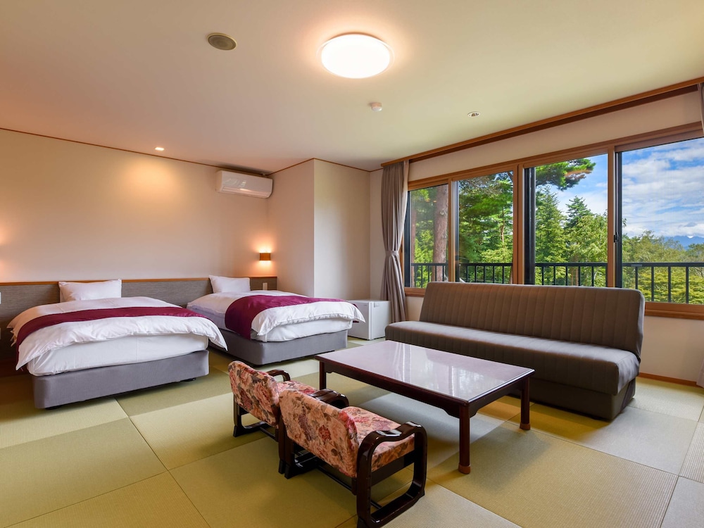 [湖畔側] 和洋室 | Suzuranso