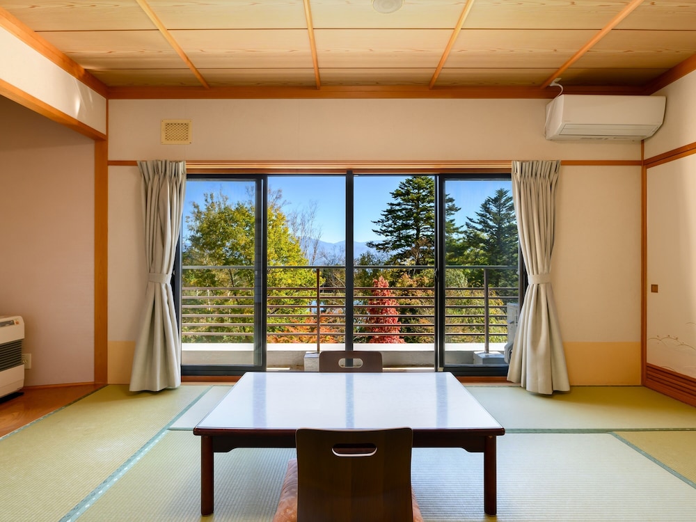 [湖畔側] 和室10畳 客室3 | Suzuranso