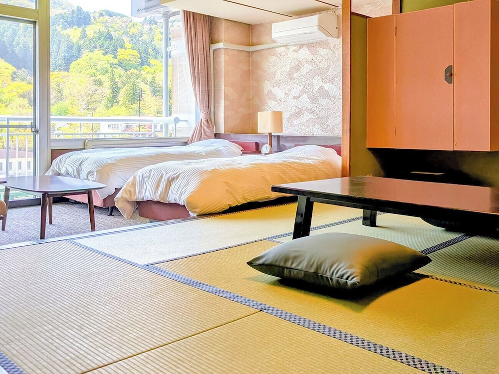 [Non-smoking] Standard Japanese-Western Twin Room, 6 people, Shower only (Main building) | 大江戸温泉物語 Premium ホテルニュー塩原