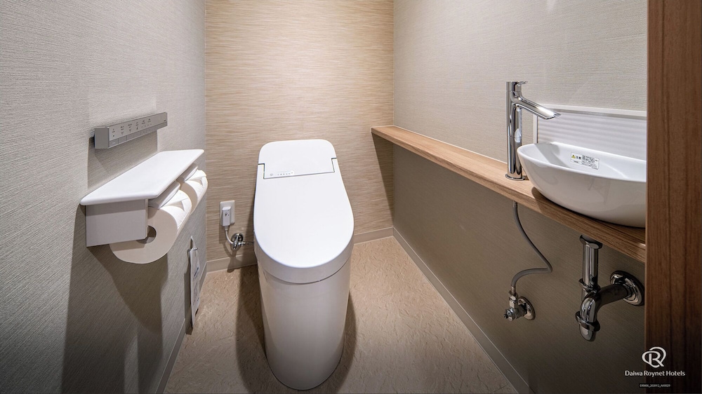 [禁煙/キャッスルビュー] ジュニアスイート ･ツイン 客室の設備とサービス1 | ダイワロイネットホテル福山駅前