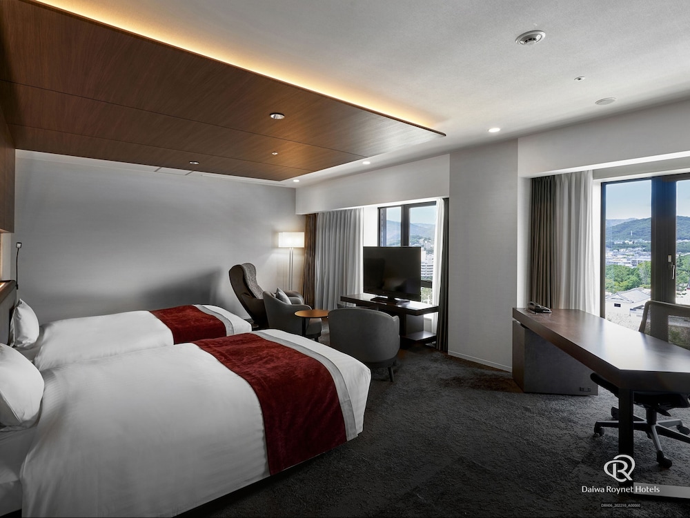 [禁煙/キャッスルビュー] ジュニアスイート ･ツイン 客室1 | ダイワロイネットホテル福山駅前