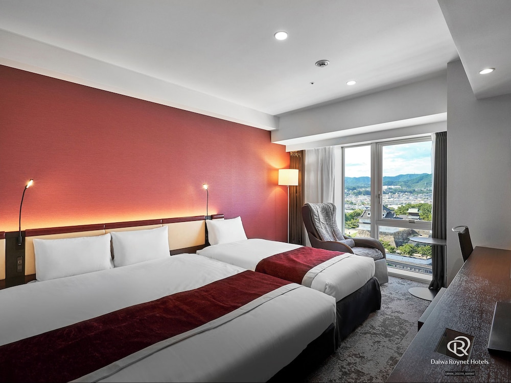 [禁煙/キャッスルビュー] デラックスキング+EXベッド | ダイワロイネットホテル福山駅前