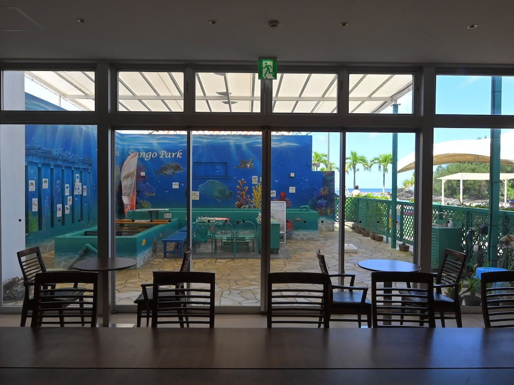 朝食スペース1 | KARIYUSHI LCH.RESORT on The Beach | KARIYUSHI LCH.RESORT on The Beach