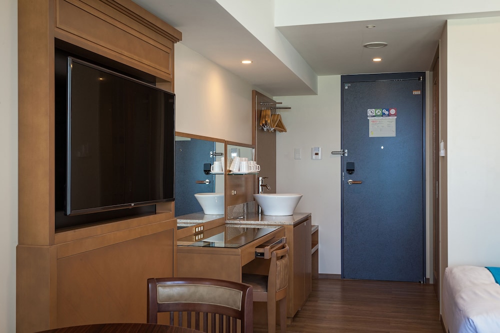 LCH. スイートルーム 客室2 | KARIYUSHI LCH.RESORT on The Beach