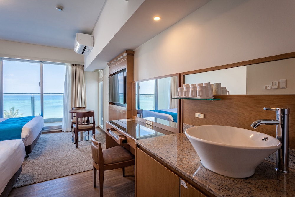 LCH. スイートルーム 客室5 | KARIYUSHI LCH.RESORT on The Beach