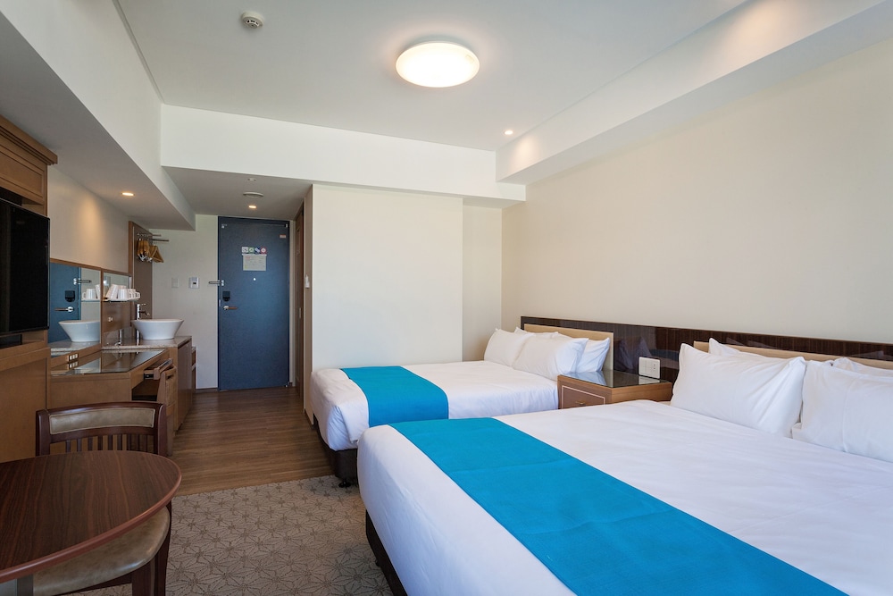 LCH. スイートルーム 客室1 | KARIYUSHI LCH.RESORT on The Beach