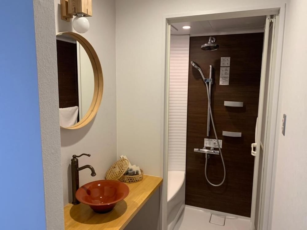 あわゆき1F, トリプルルーム 専用シャワー付 バスルーム3 | 宮島しろ