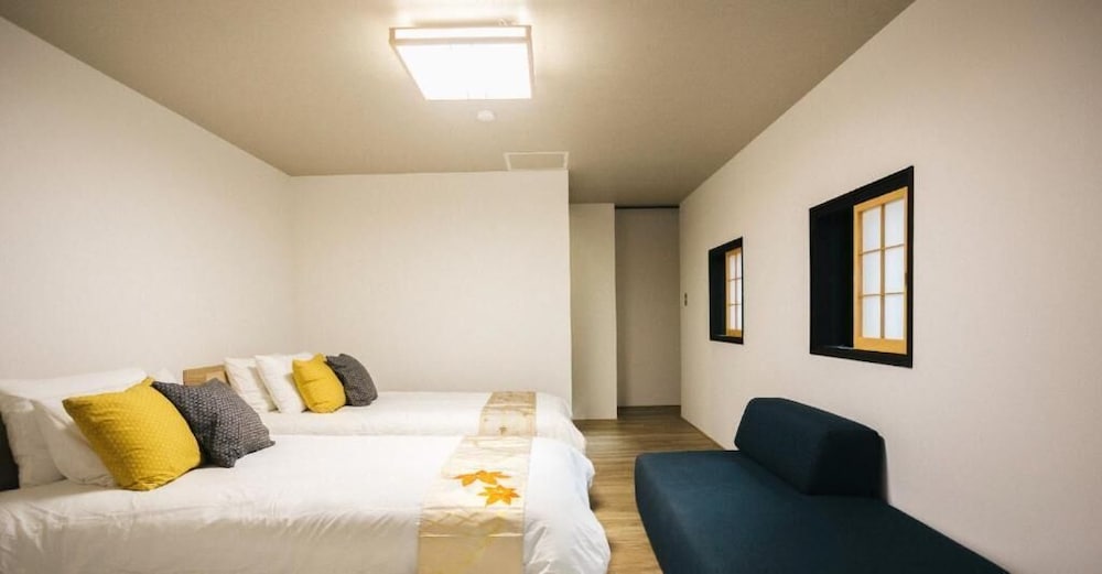 あわゆき1F, トリプルルーム 専用シャワー付 客室1 | 宮島しろ