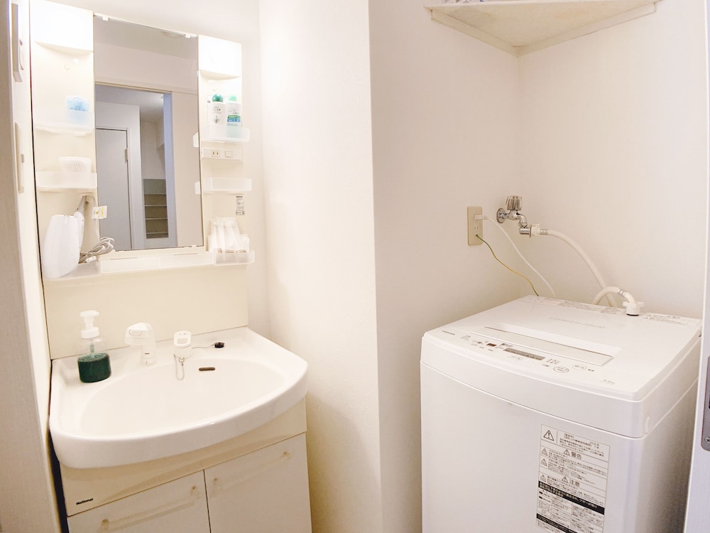 スタジオ バルコニー付き 403号室 禁煙 バスルーム1 | おうちホテル竹屋