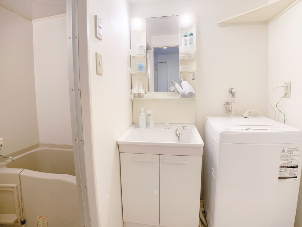 スタジオ バルコニー付き 401号室 禁煙 バスルーム2 | おうちホテル竹屋