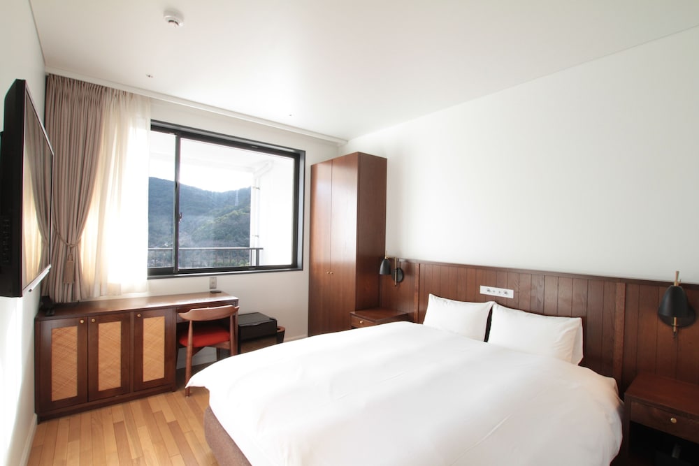 スーペリア ダブルルーム 客室3 | 五島列島リゾートホテルマルゲリータ奈良尾