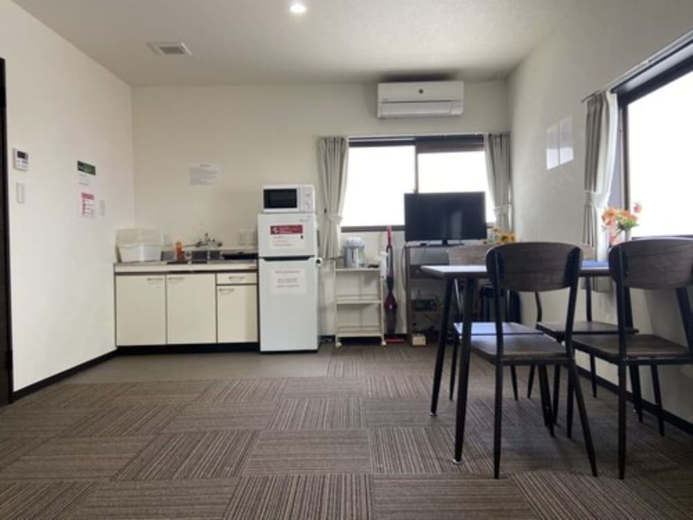 ファミリー ルーム リビング エリア2 | Guest House Shine Bright