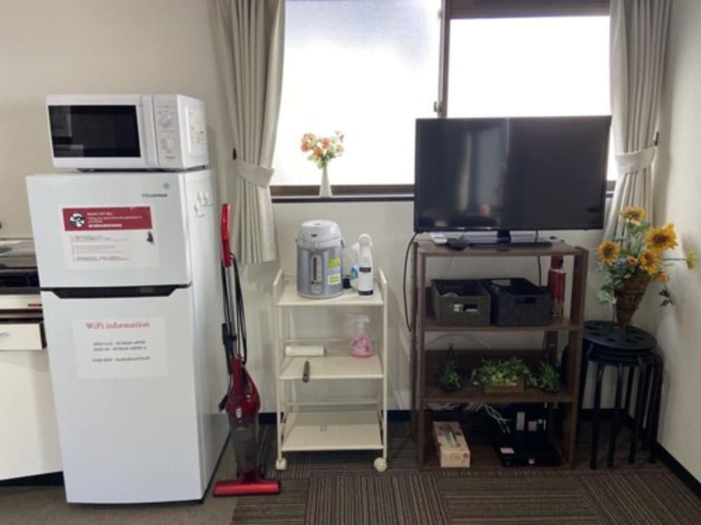 ファミリー ルーム リビング エリア3 | Guest House Shine Bright