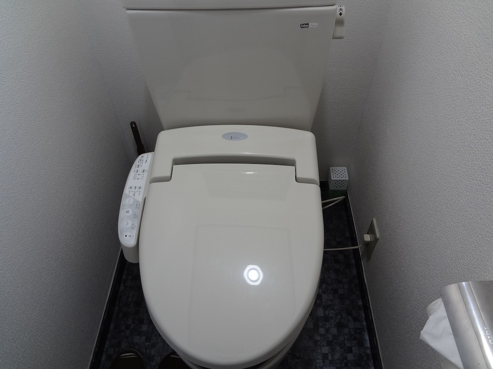 スタンダード ルーム (402) バスルーム1 | Guest House Zen Hakata Ohori Park 1