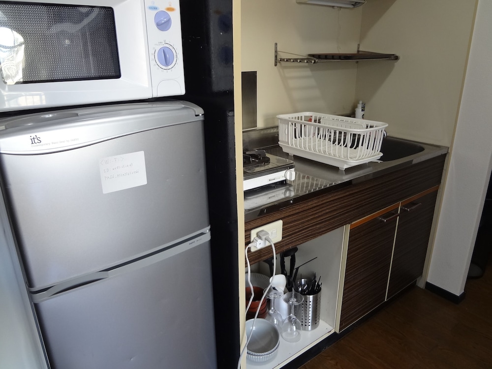 スタンダード ルーム (402) 専用キッチン0 | Guest House Zen Hakata Ohori Park 1
