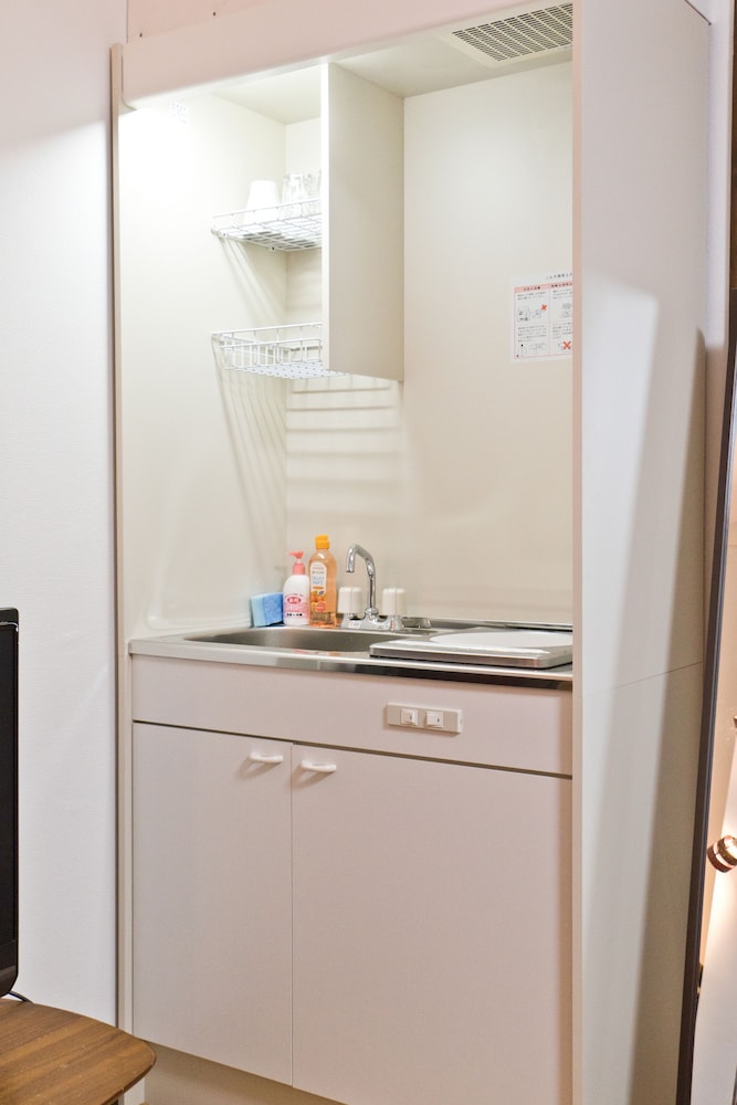 コンフォート ルーム (202) 専用キッチン1 | ミニホテル新宿フロント 202