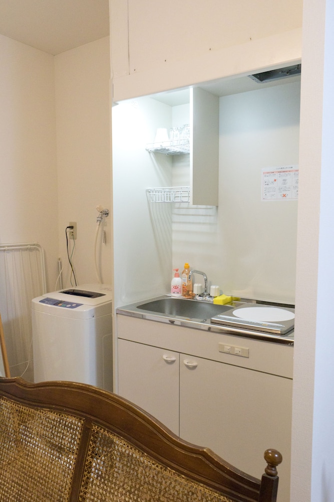 デラックス ルーム (201) 専用キッチン1 | ミニホテル新宿フロント 201