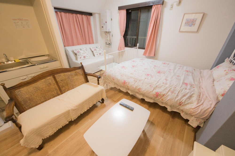 デラックス ルーム (201) リビング エリア3 | ミニホテル新宿フロント 201