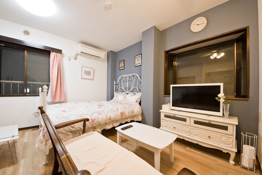 デラックス ルーム (201) リビング エリア2 | ミニホテル新宿フロント 201