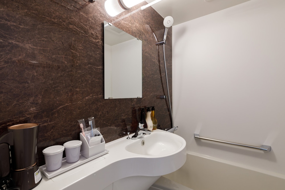 スタンダード ツインルーム バスルーム0 | FIVE HOTEL OSAKA