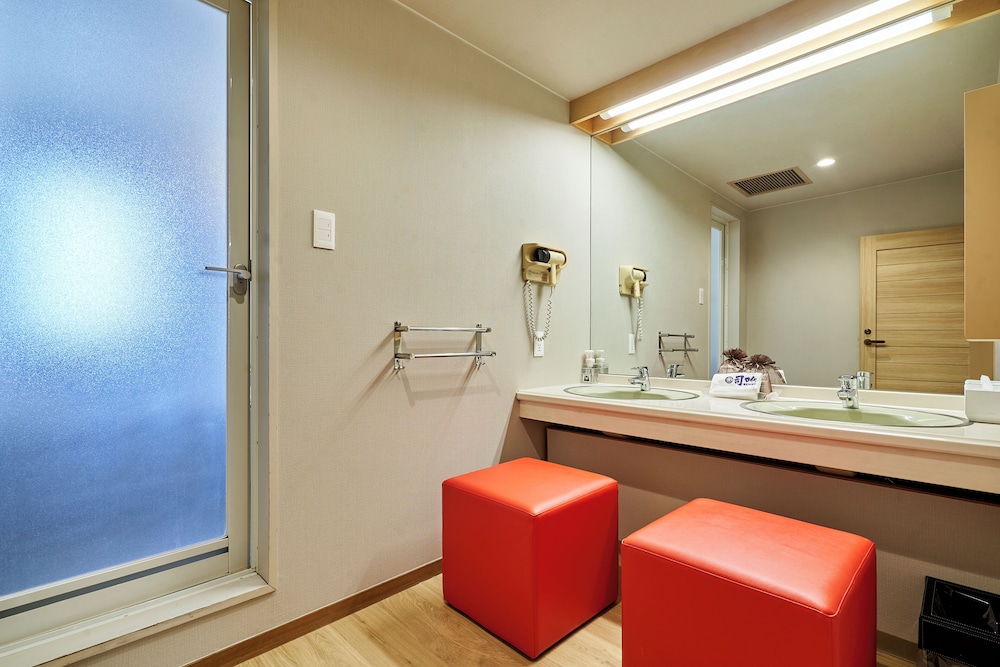 ラグジュアリージュニアスイートツイン 禁煙 客室4 | 司ロイヤルホテル