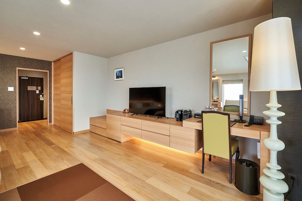 ラグジュアリージュニアスイートツイン 禁煙 客室9 | 司ロイヤルホテル