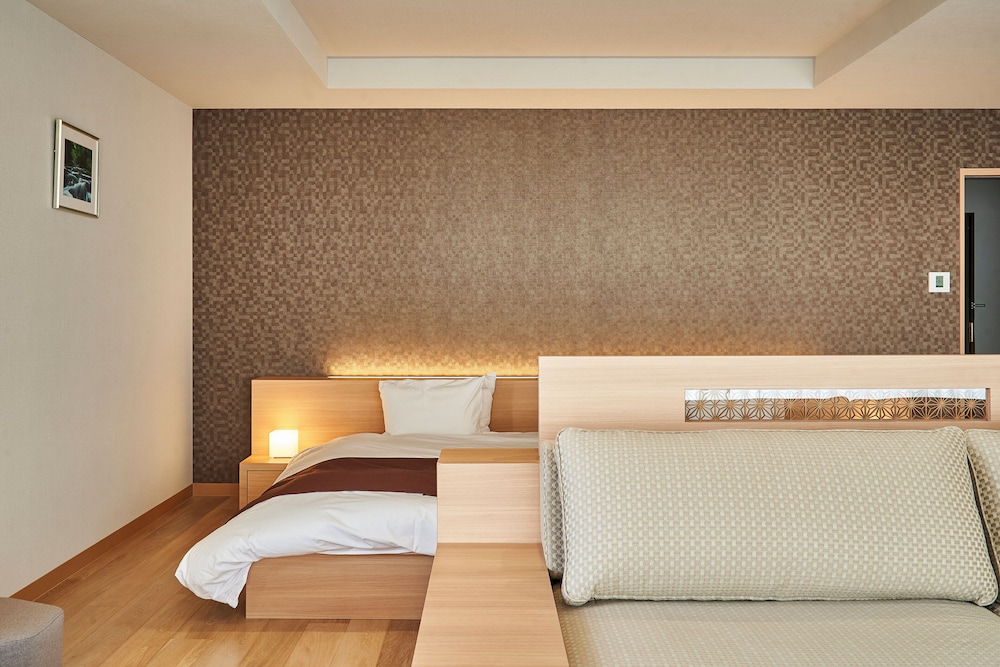 ラグジュアリージュニアスイートツイン 禁煙 客室2 | 司ロイヤルホテル