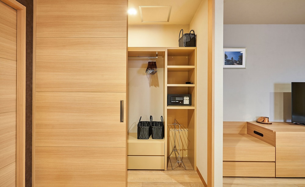 ラグジュアリージュニアスイートツイン 禁煙 客室8 | 司ロイヤルホテル