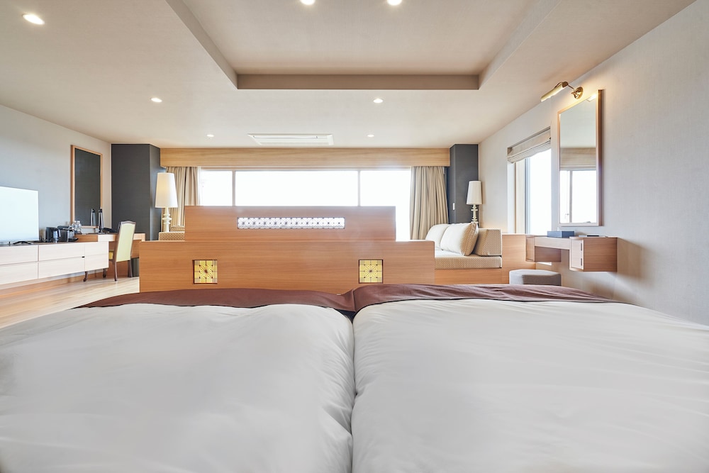 ラグジュアリージュニアスイートツイン 禁煙 客室10 | 司ロイヤルホテル