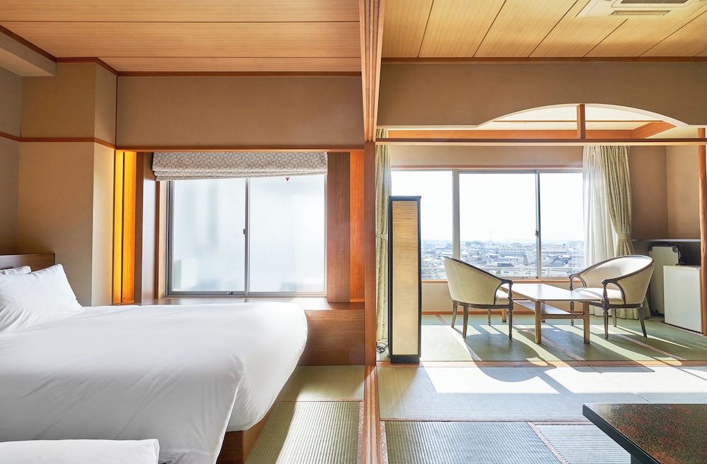 和室ツイン(18畳) 禁煙 客室7 | 司ロイヤルホテル