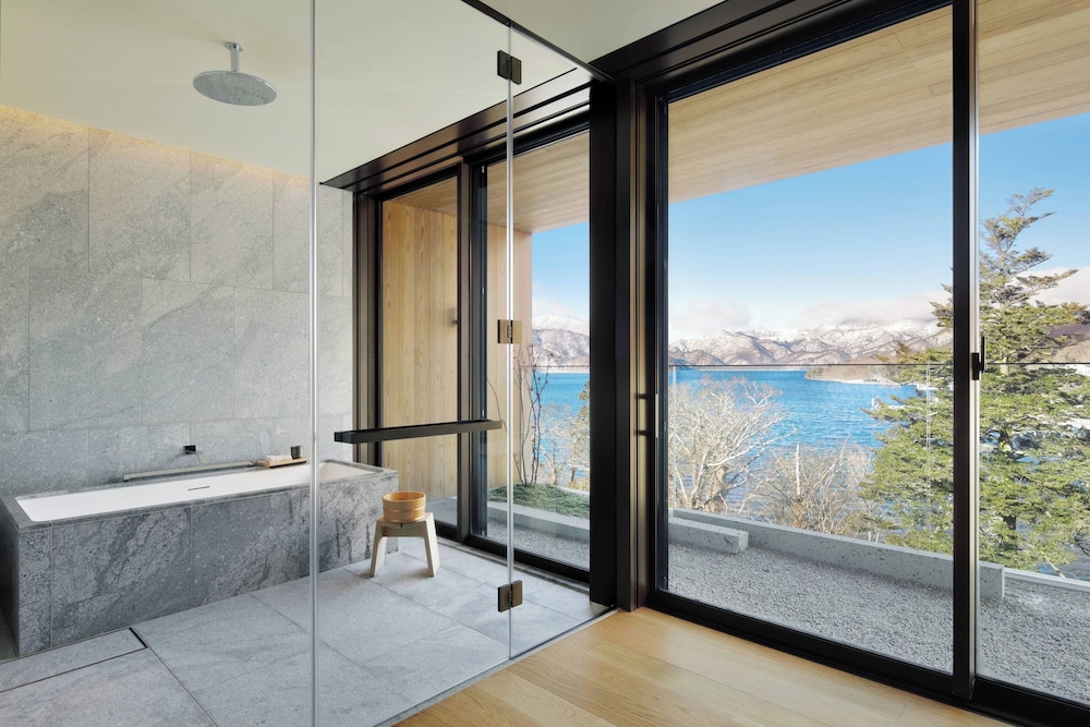 スイート キングベッド 1 台 禁煙 (Balcony) バスルーム1 | ザ・リッツ・カールトン日光