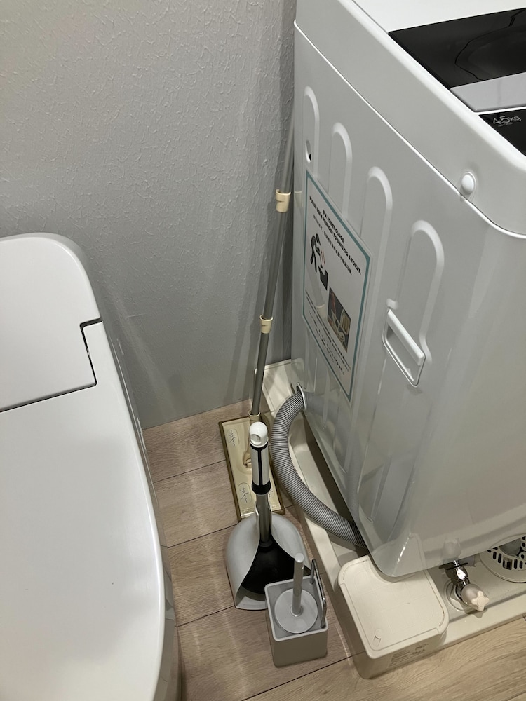 ダブルベットルーム バスルーム4 | JR Komagome Apartment 1-1