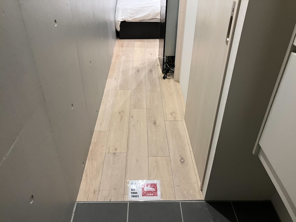 ダブルベットルーム 客室1 | JR Komagome Apartment 1-1