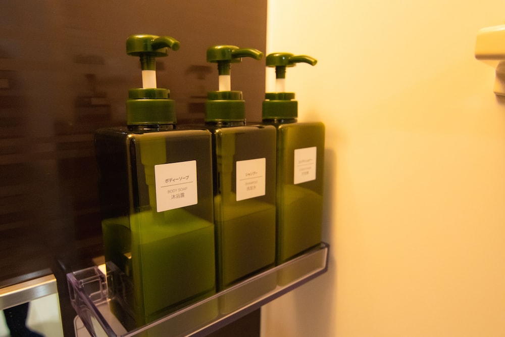 ダブルベットルーム バスルームの設備1 | JR Komagome Apartment 1-3