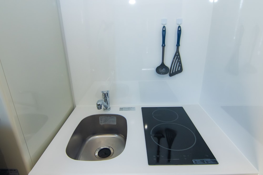 ダブルベットルーム 専用キッチン2 | JR Komagome Apartment 1-3