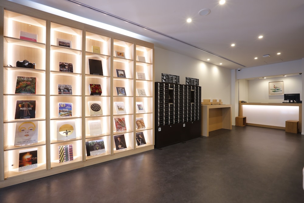 フロント1 | グランドキャビン天神南