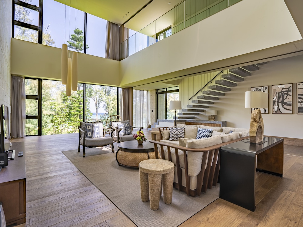 【プライベートプール】 マスターズメゾネット・スイートルーム / 3ベッドルーム 客室0 | UMITO OKINAWA ONNASON