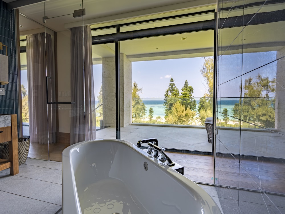 [プライベートプール] エグゼクティブ・スイートルーム ３階/ 2ベッドルーム バスルーム0 | UMITO OKINAWA ONNASON