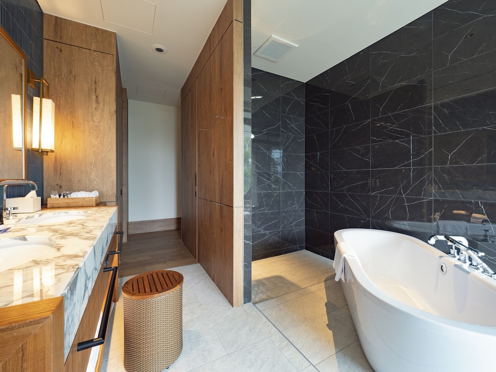 デラックス・スイートルーム バスルーム0 | UMITO OKINAWA ONNASON