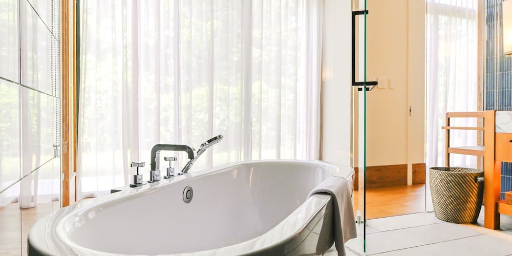 デラックス・スイートルーム バスルーム3 | UMITO OKINAWA ONNASON