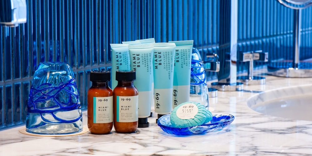 【プライベートプール】 マスターズメゾネット・スイートルーム / 3ベッドルーム バスルーム6 | UMITO OKINAWA ONNASON