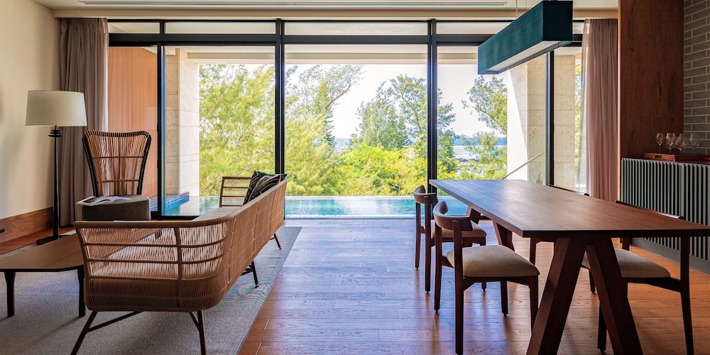 [プライベートプール] エグゼクティブ・スイートルーム２階 / ツインベッド 客室8 | UMITO OKINAWA ONNASON