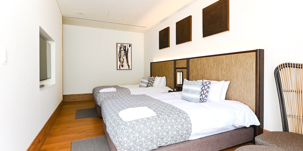 デラックス・スイートルーム 客室2 | UMITO OKINAWA ONNASON