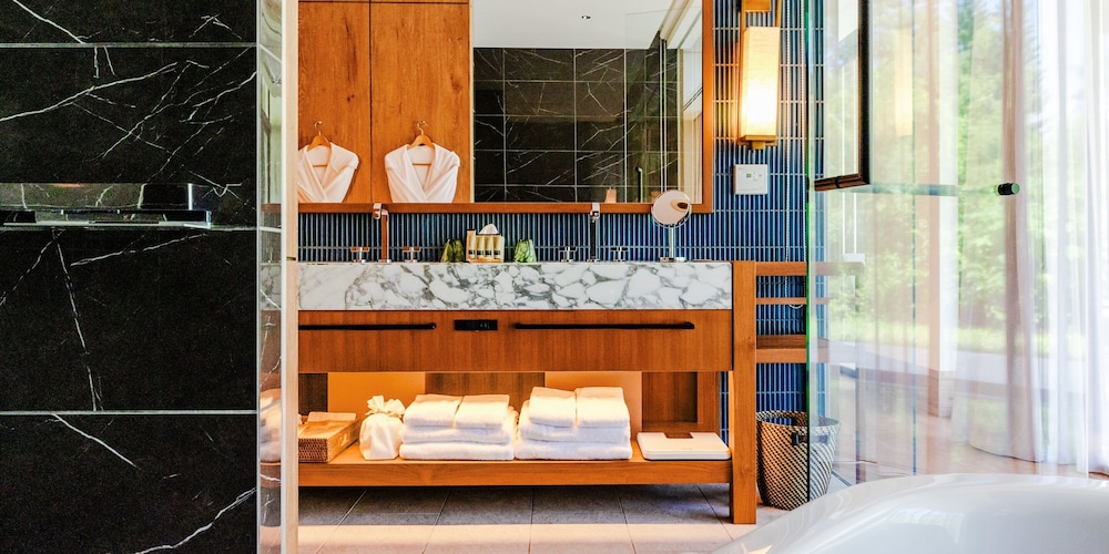 【プライベートプール】 デラックス・スイートルーム バスルーム4 | UMITO OKINAWA ONNASON