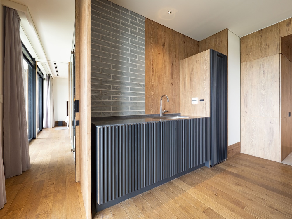 [プライベートプール] エグゼクティブ・スイートルーム２階 / キングベッド 専用キッチン0 | UMITO OKINAWA ONNASON