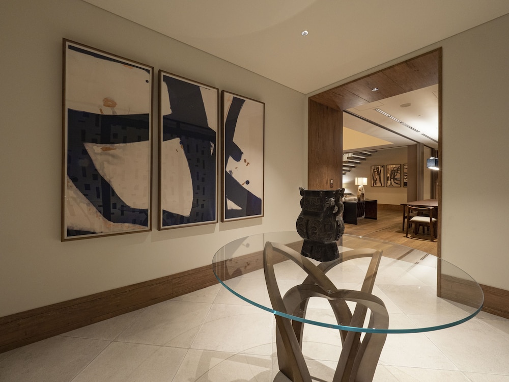 【プライベートプール】 マスターズメゾネット・スイートルーム / 3ベッドルーム 客室3 | UMITO OKINAWA ONNASON