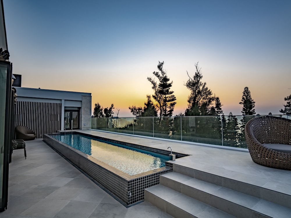 【プライベートプール】 マスターズメゾネット・スイートルーム / 3ベッドルーム プライベートプール0 | UMITO OKINAWA ONNASON