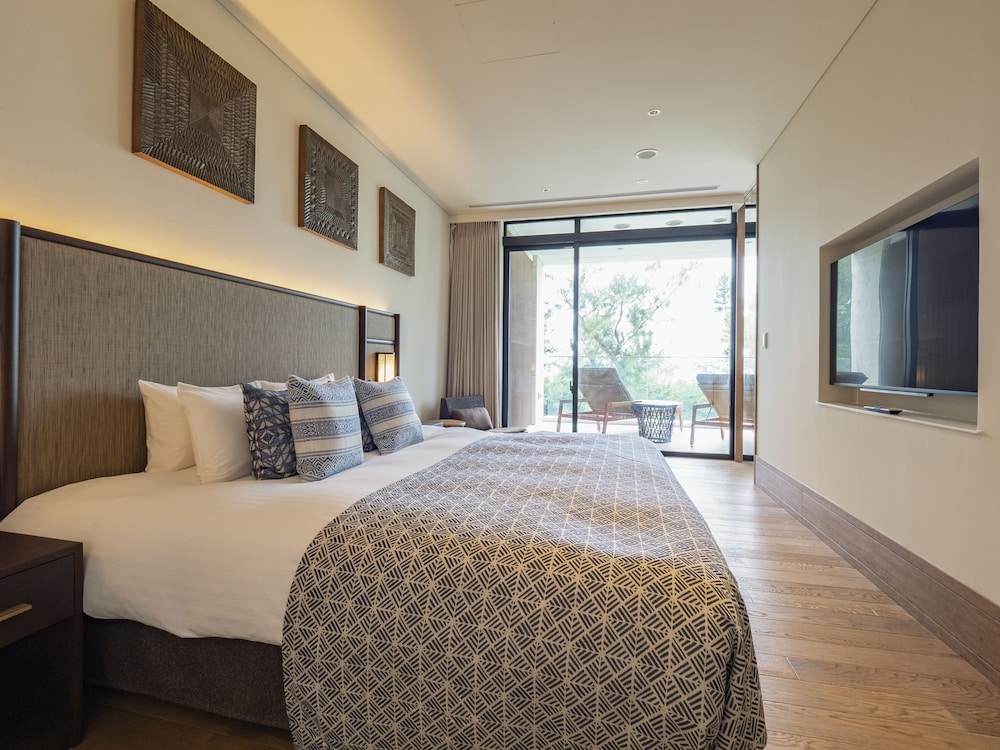 [プライベートプール] エグゼクティブ・スイートルーム２階 / キングベッド 客室3 | UMITO OKINAWA ONNASON